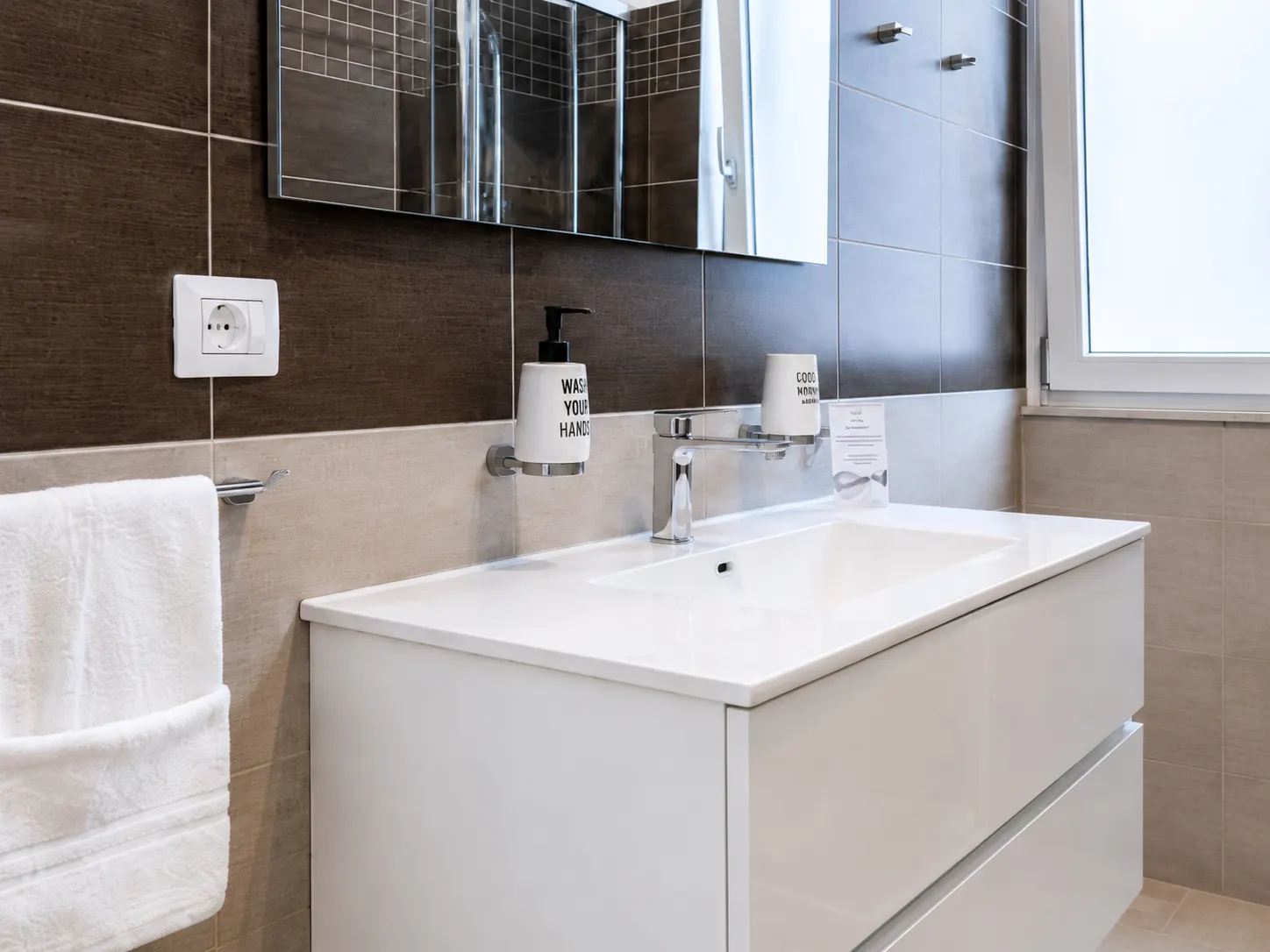 Il lavabo del primo bagno