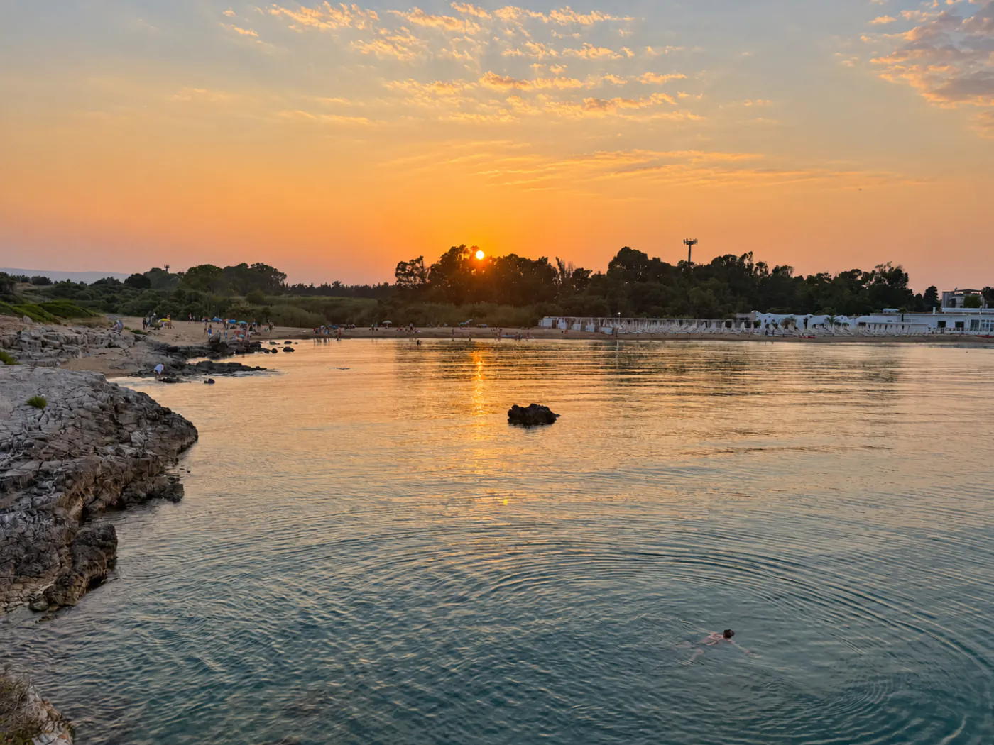 Sonnenuntergang über der Bucht von Arenella, fünfzehn Minuten von der Villa